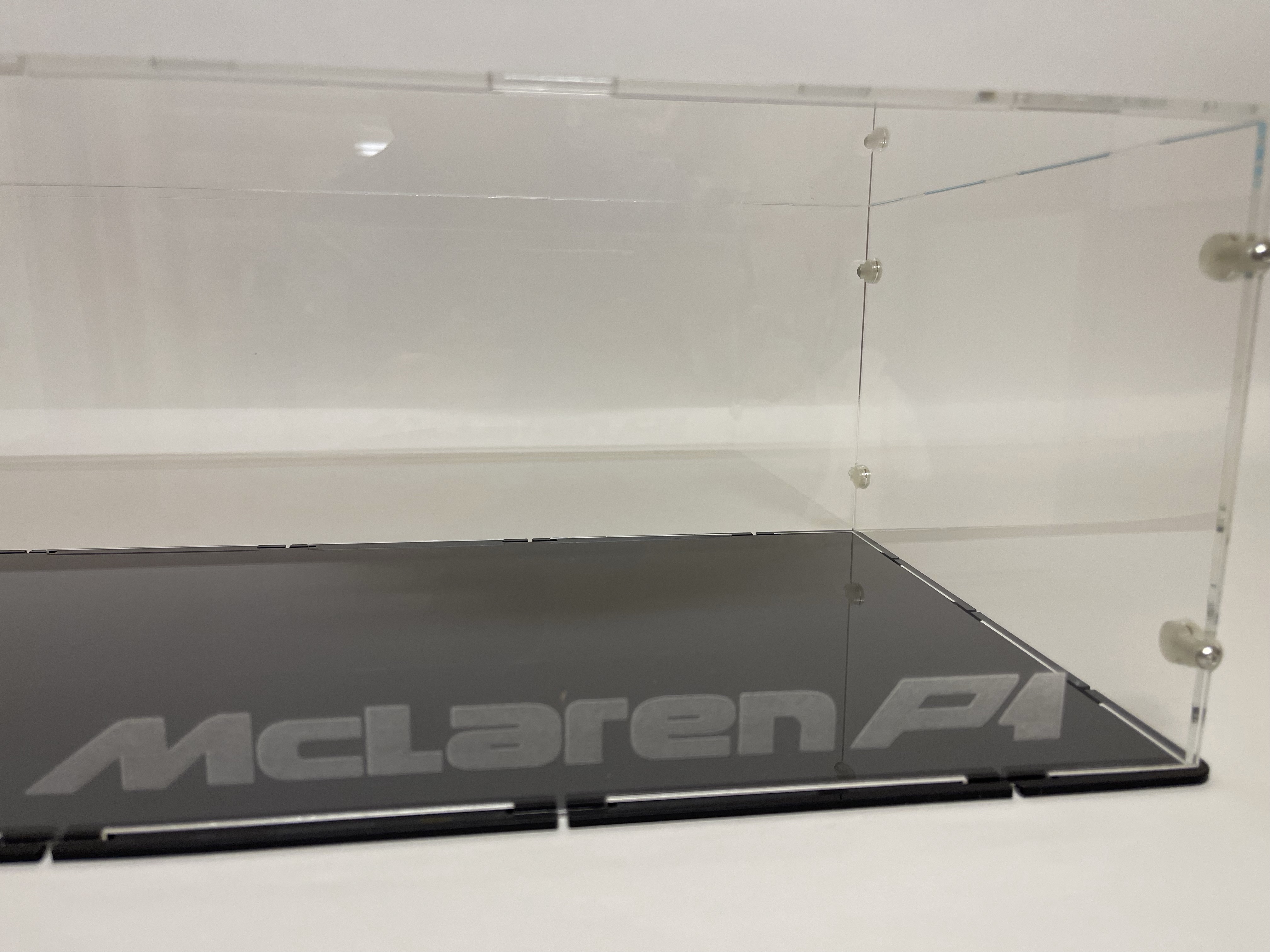 Acrylglas Vitrine Haube für Ihr LEGO® Modell  Mc Laren P1 42172  mit eingravierten Schritzug